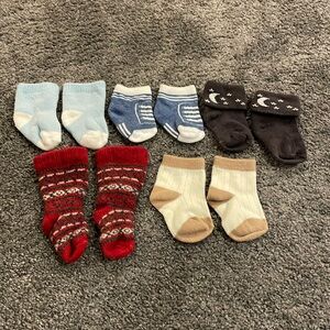 💫bundle of 5💫 random newborn pairs of socks